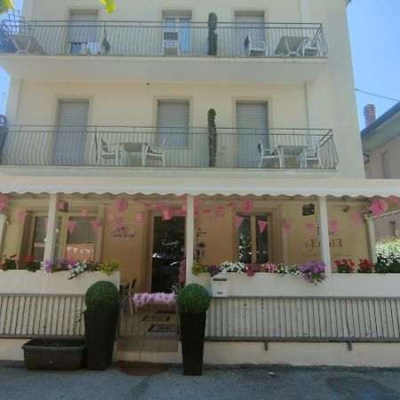 Hotel Eriale Римини Экстерьер фото