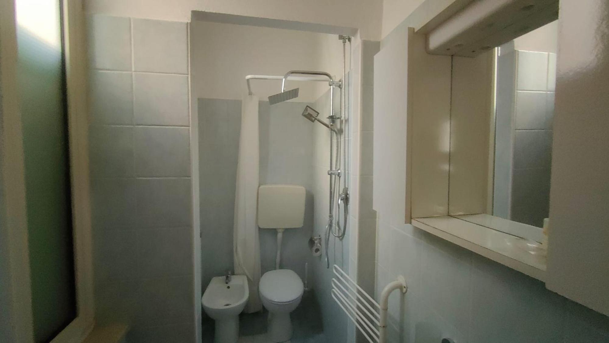 Hotel Eriale Римини Экстерьер фото