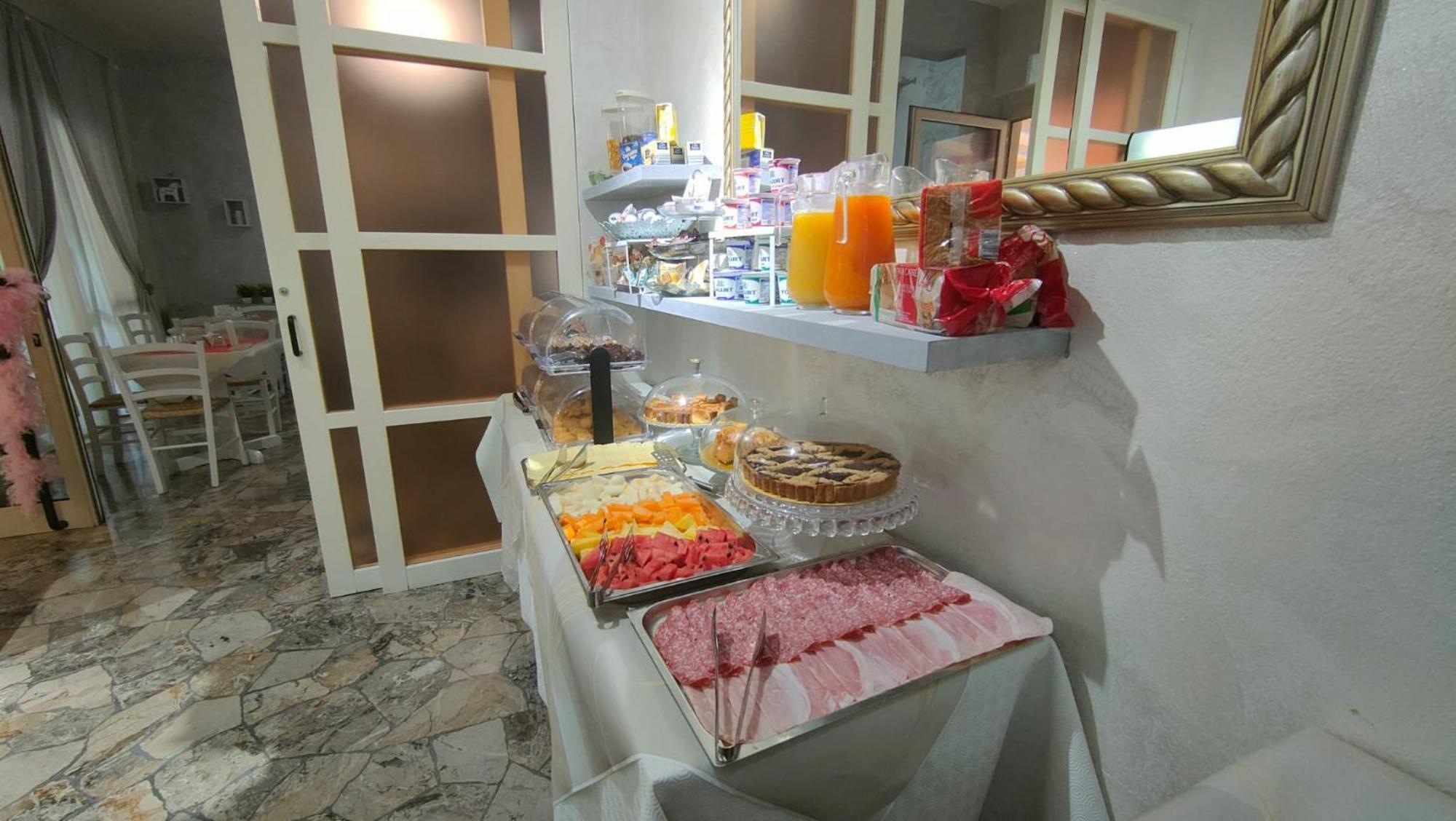 Hotel Eriale Римини Экстерьер фото