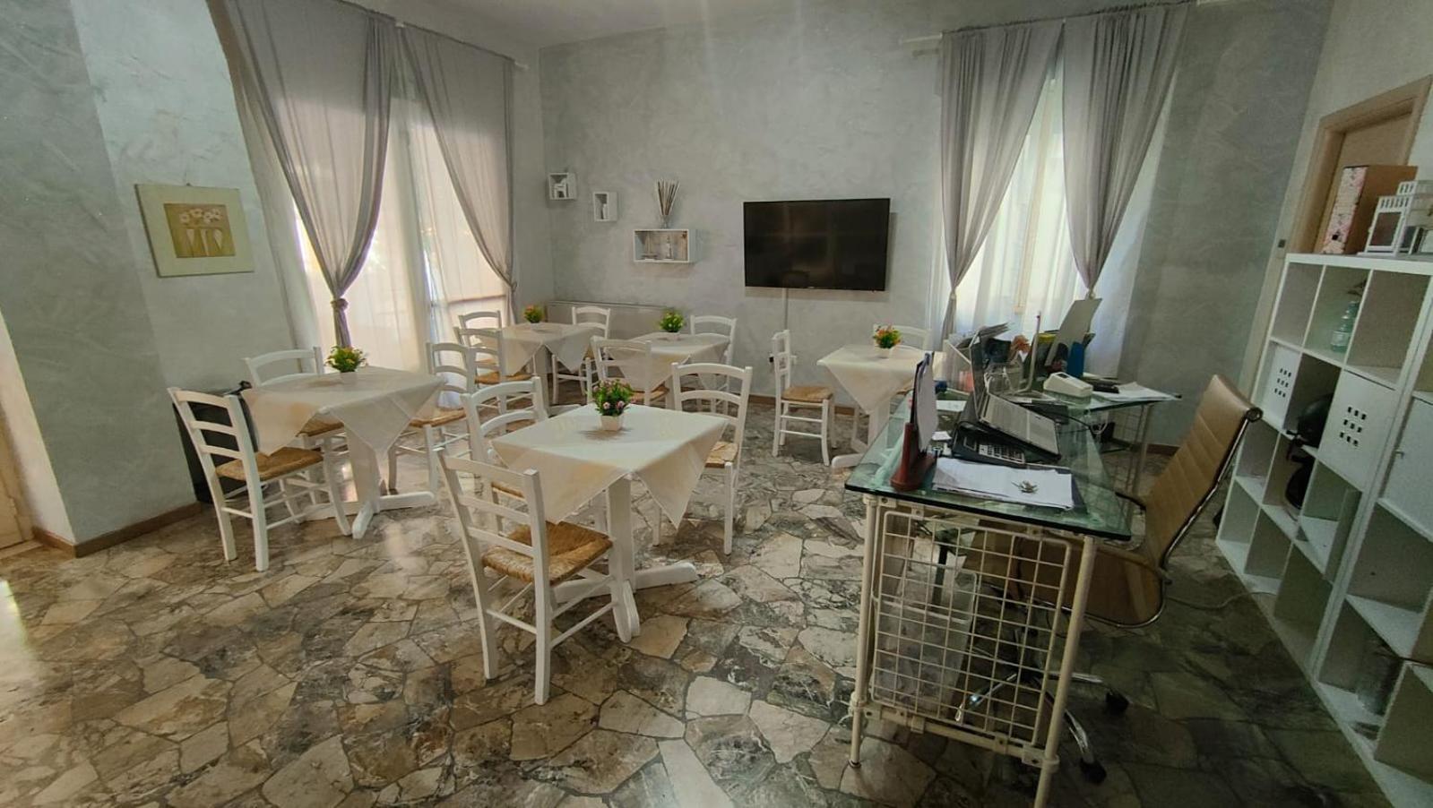 Hotel Eriale Римини Экстерьер фото