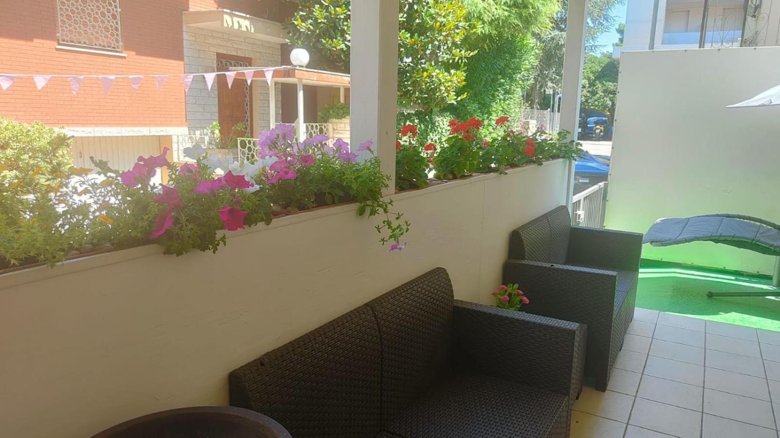 Hotel Eriale Римини Экстерьер фото