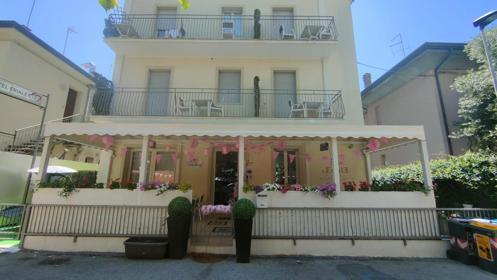 Hotel Eriale Римини Экстерьер фото