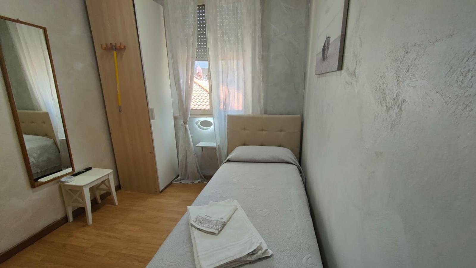 Hotel Eriale Римини Экстерьер фото